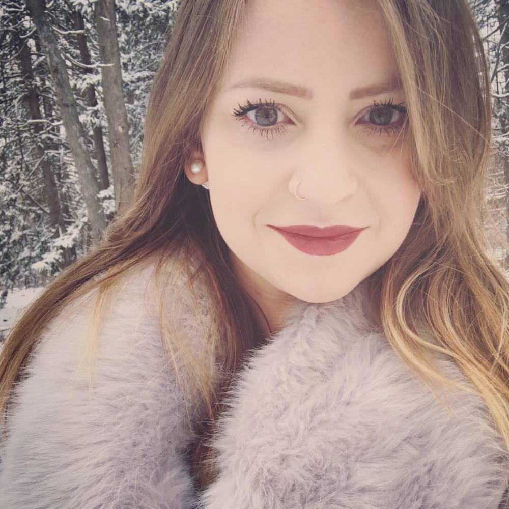 Meet your Posher, Monique